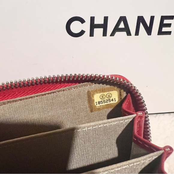 Chanel Brilliant CC Patent leather Zippy Card Holder - Picture 4 of 12